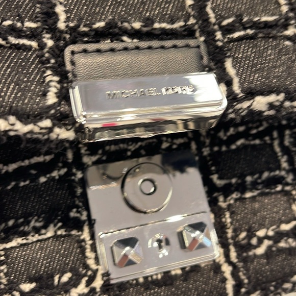 MICHAEL KORS
Tribeca Large Frayed Denim Shoulder Crossbody Bag
NWT - Picture 8 of 16